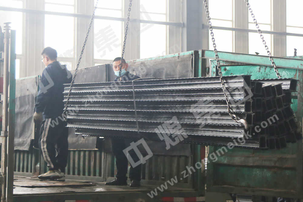 金屬頂梁發(fā)貨 